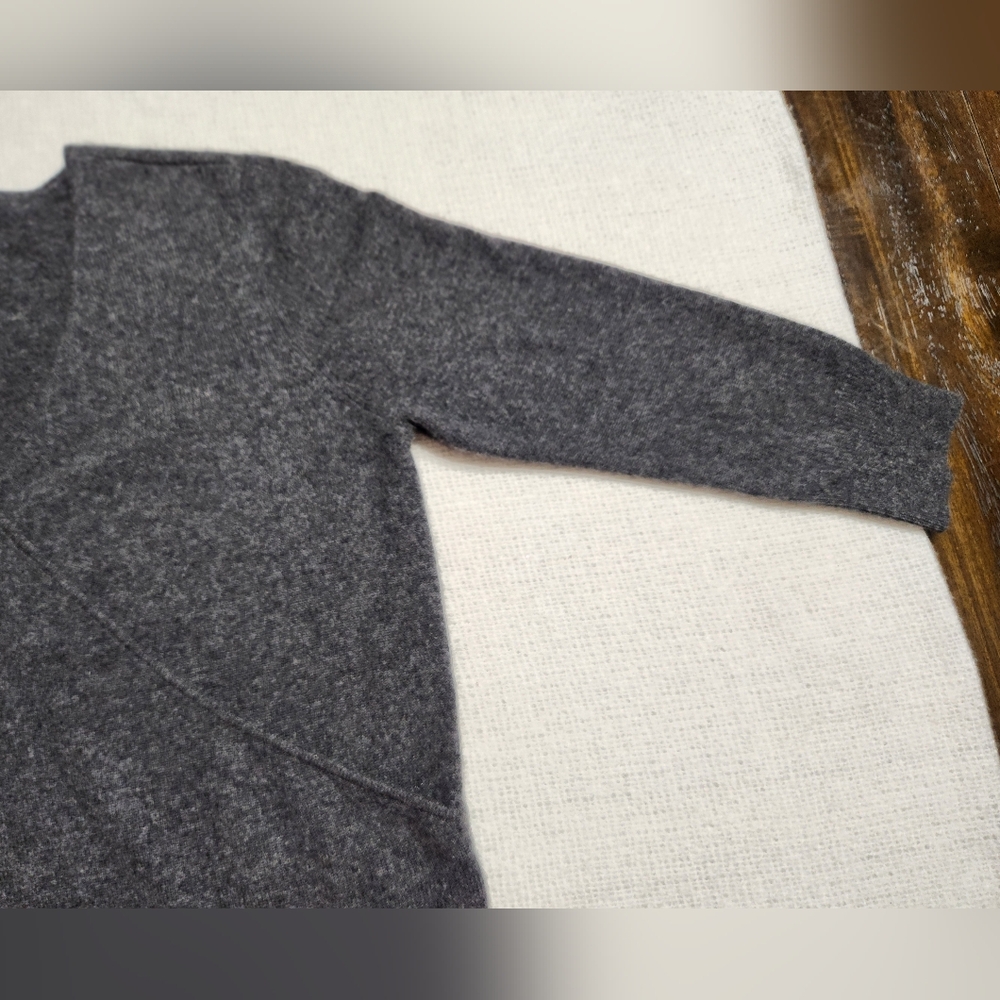 Charter Club Luxury Cashmere Sweater Women's Gray V Neck Crossover Size M - Picture 5 of 10